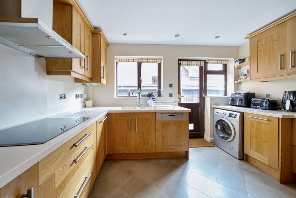 Property photo 3 of 16 Picture 3