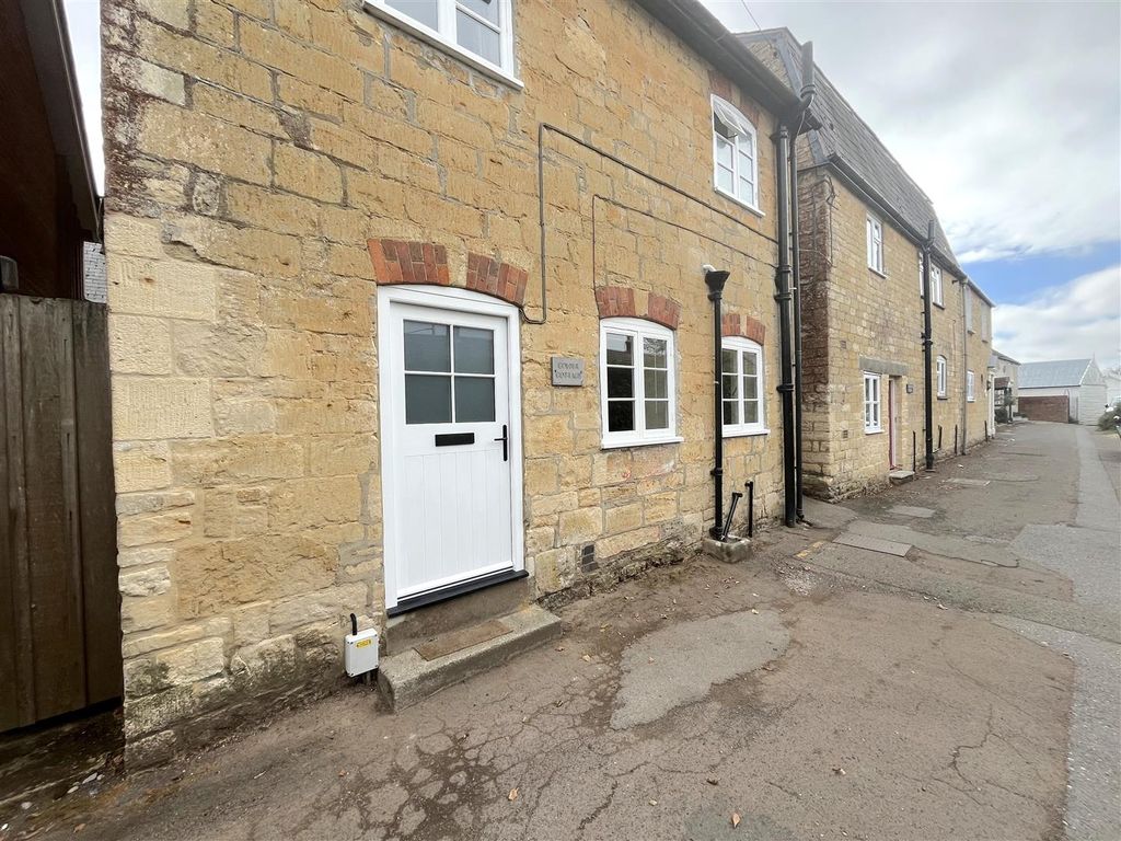 Property photo 1 of 8 Two Bedroom Cottage
