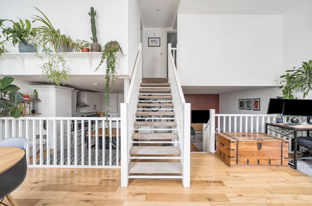 Property photo 2 of 21