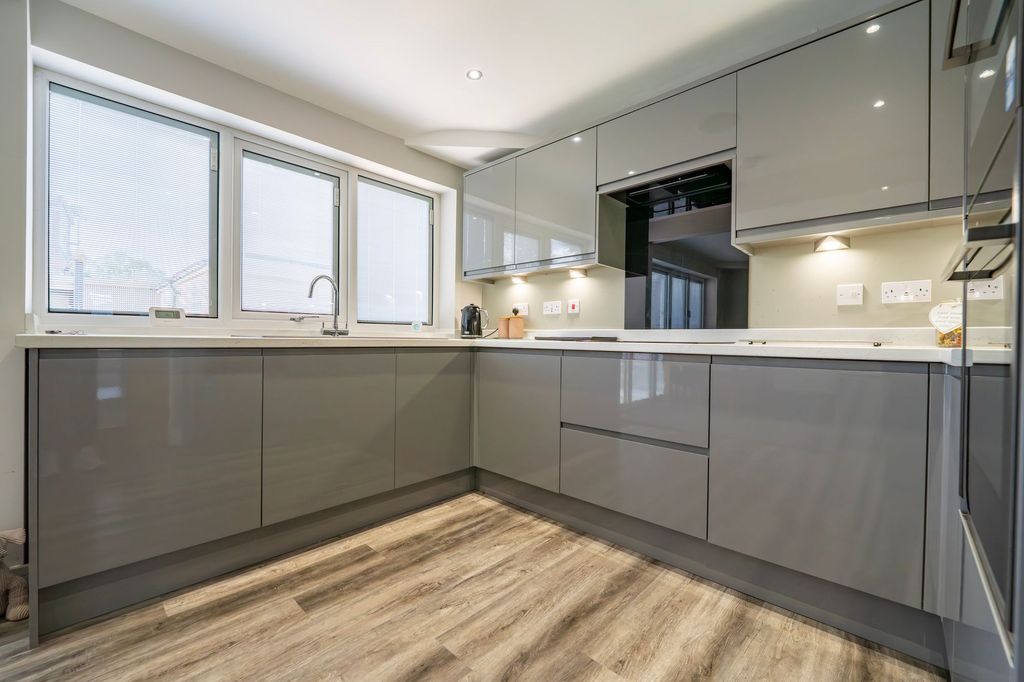 Property photo 3 of 21