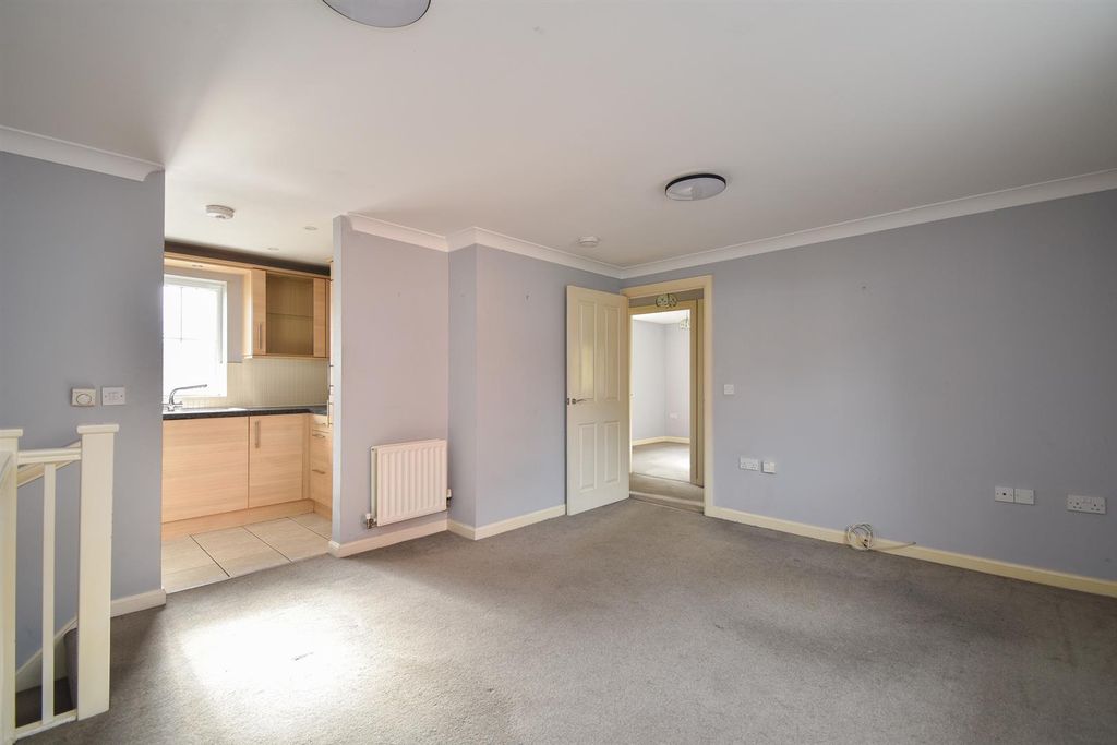 Property photo 2 of 15 Living Space