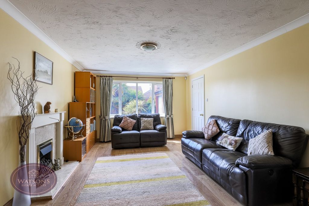 Property photo 2 of 28