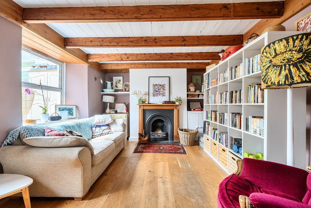 Property photo 3 of 14