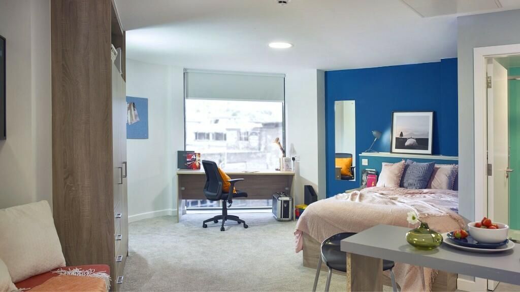 Property photo 2 of 14 Bright And Spacious Master Bedroom Featuring A Com...