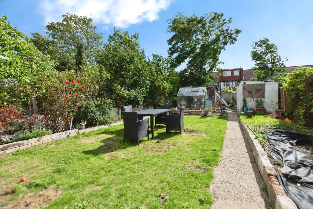 Property photo 3 of 17 Garden