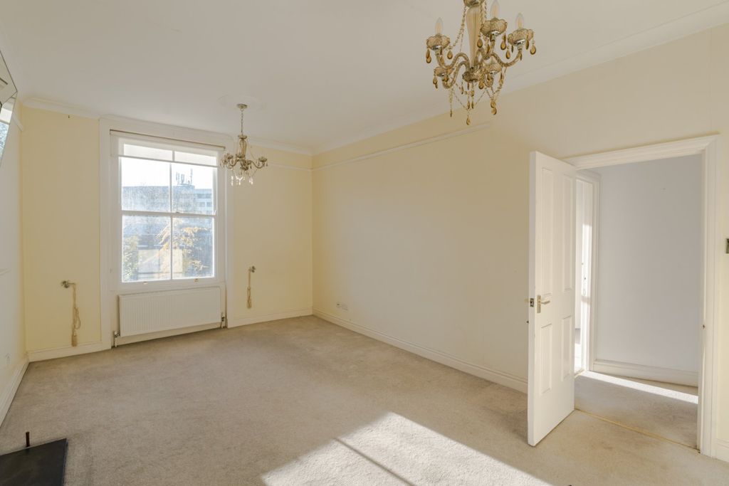 Property photo 2 of 18 Picture No. 02