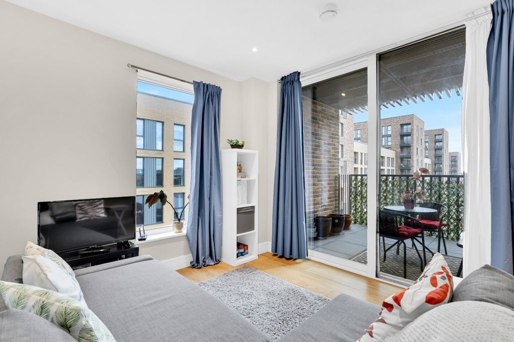 Property photo 2 of 18