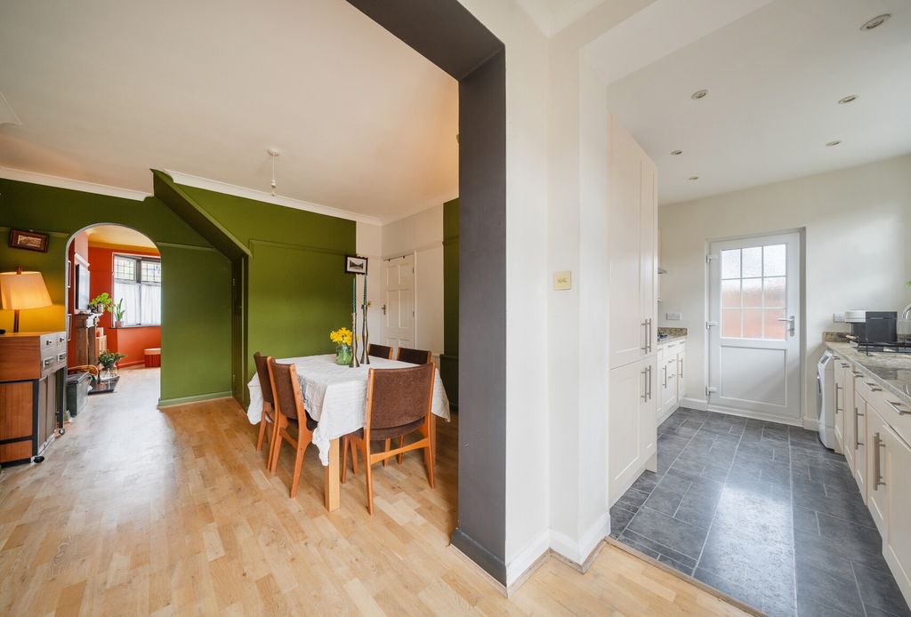 Property photo 2 of 22 1423233-8-69B2Af3...