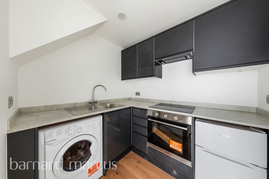 Property photo 1 of 8 Kitchen