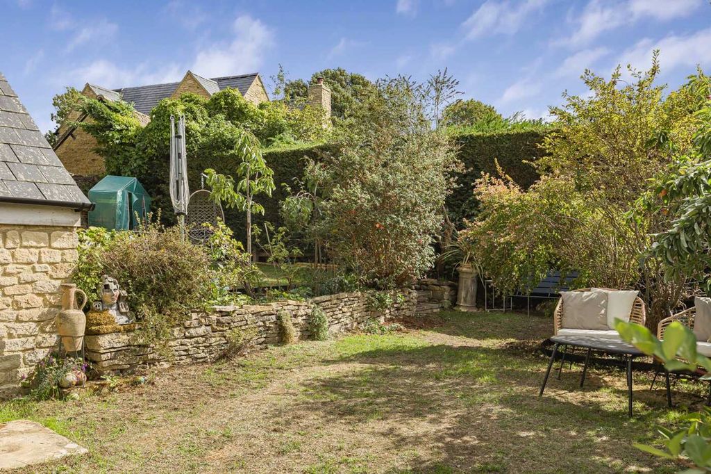 Property photo 3 of 28