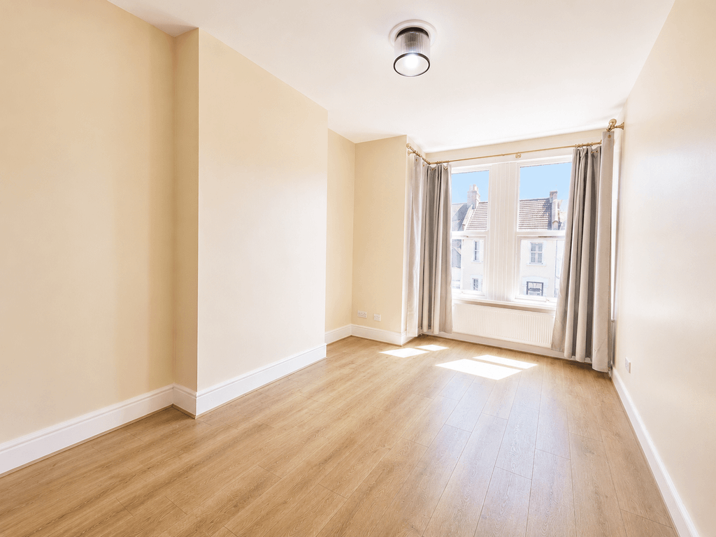 Property photo 3 of 7 25F3A33d-0365-460c-9Ec9-Ff5E4d809523