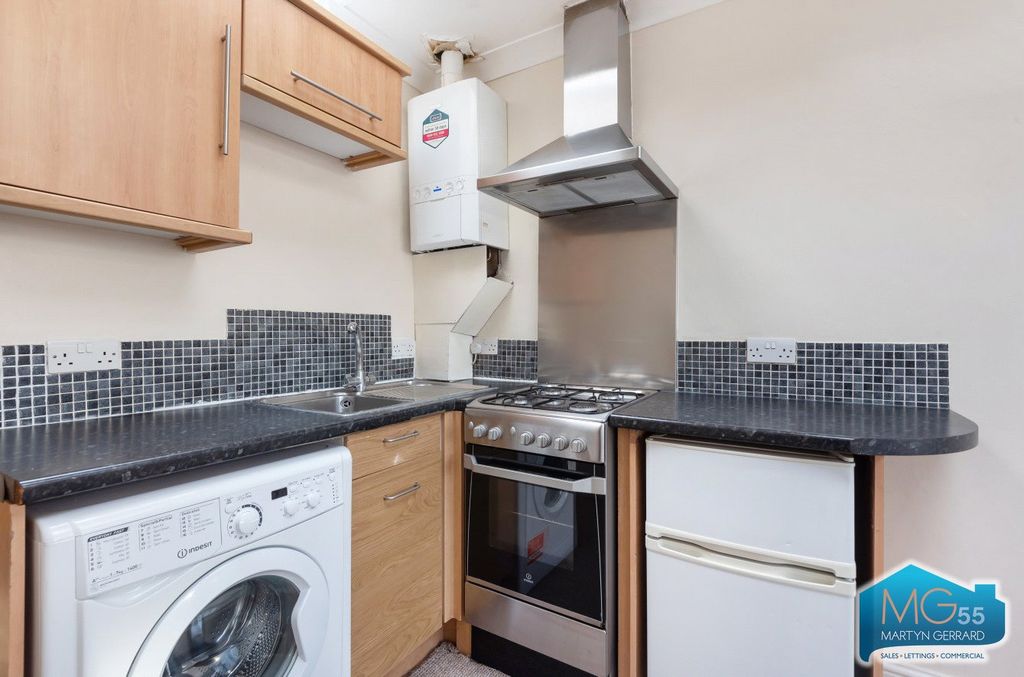 Property photo 2 of 11 Picture No. 17