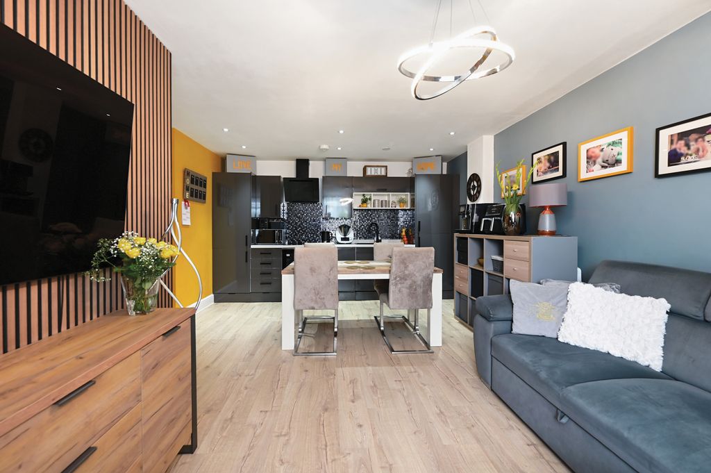 Property photo 1 of 7 Flat 7, 46 London Rd (6)