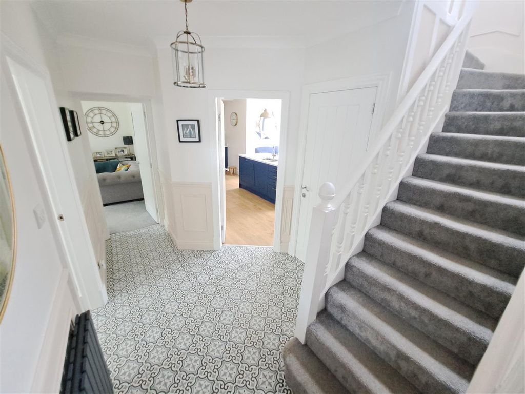 Property photo 2 of 40
