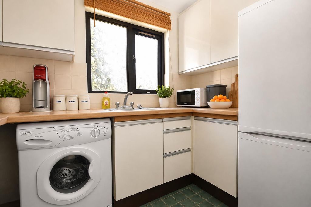 Property photo 3 of 6 Kitchen.Png