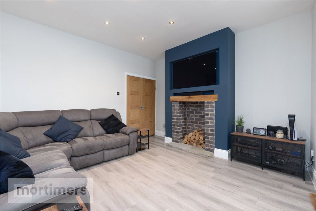 Property photo 2 of 20 Living Room