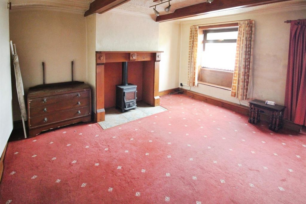 Property photo 2 of 11 Lounge