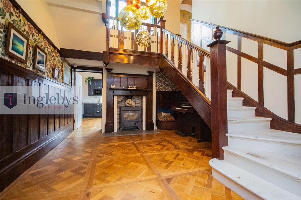 Property photo 2 of 47