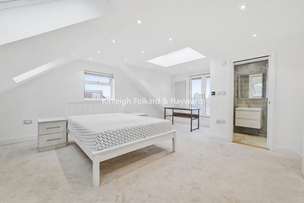 Property photo 2 of 8 1ce4c4Db-B3d4-4B4c-A