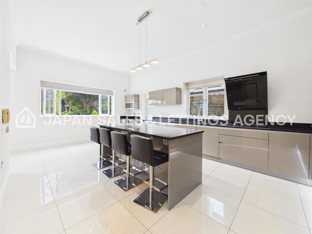 Property photo 1 of 30 Cam04401G0-Pr0165-Still008.Jpg