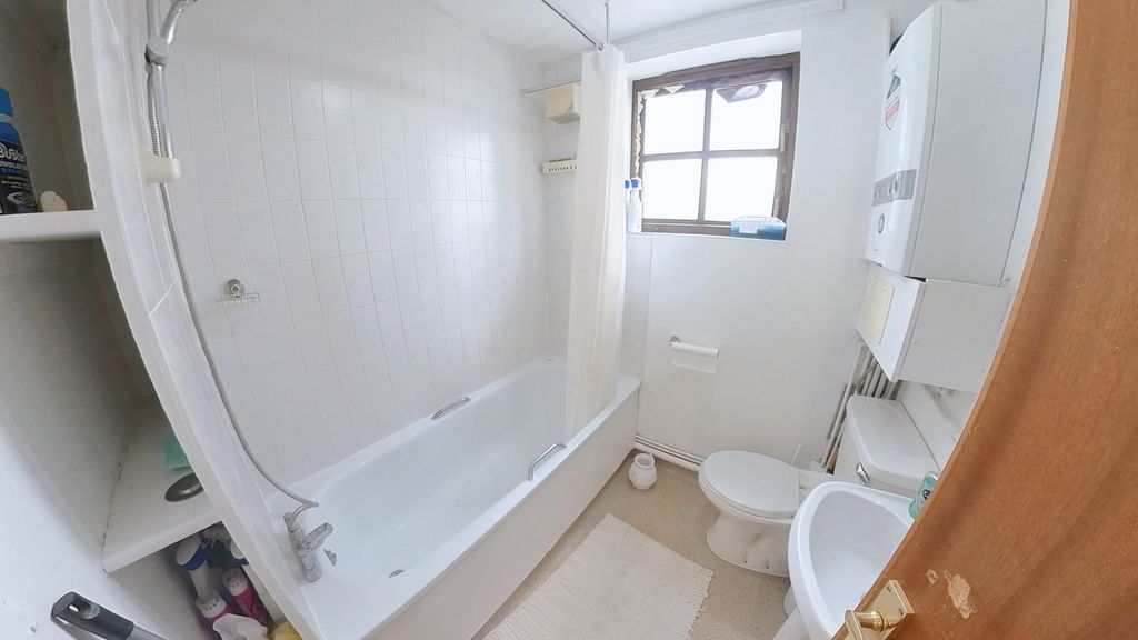 Property photo 3 of 28