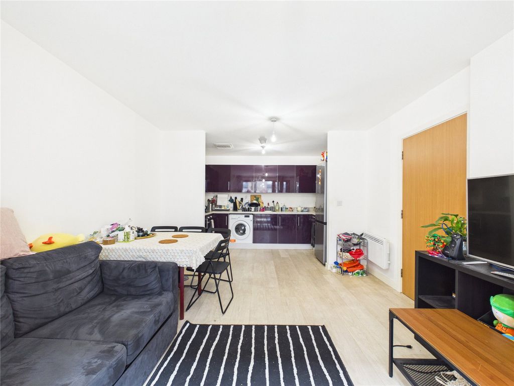 Property photo 2 of 16 Picture No. 27