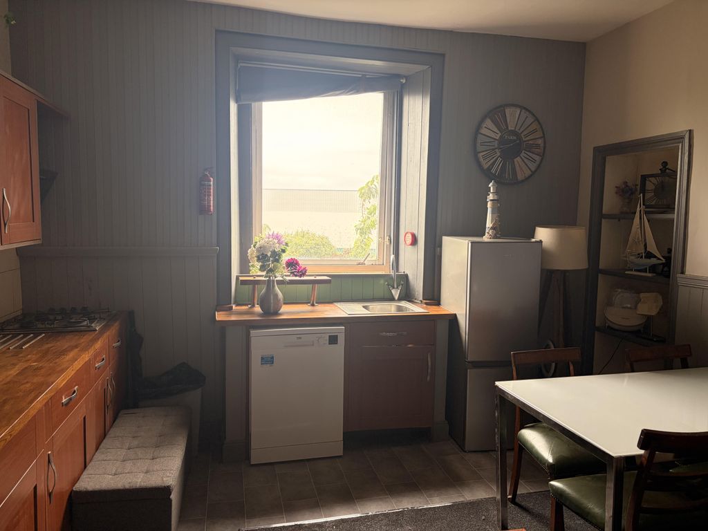 Property photo 2 of 3