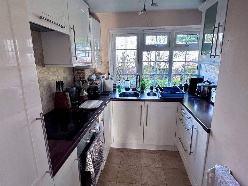 Property photo 3 of 13 01323 438506