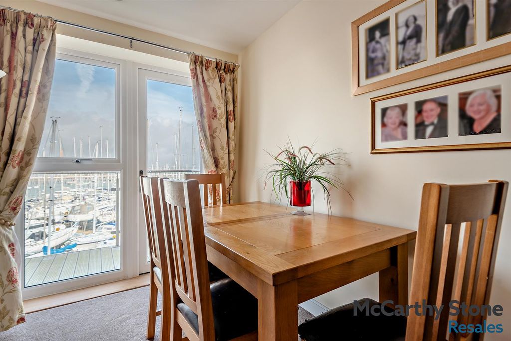 Property photo 3 of 11 8679589-Interior14-800.Jpg