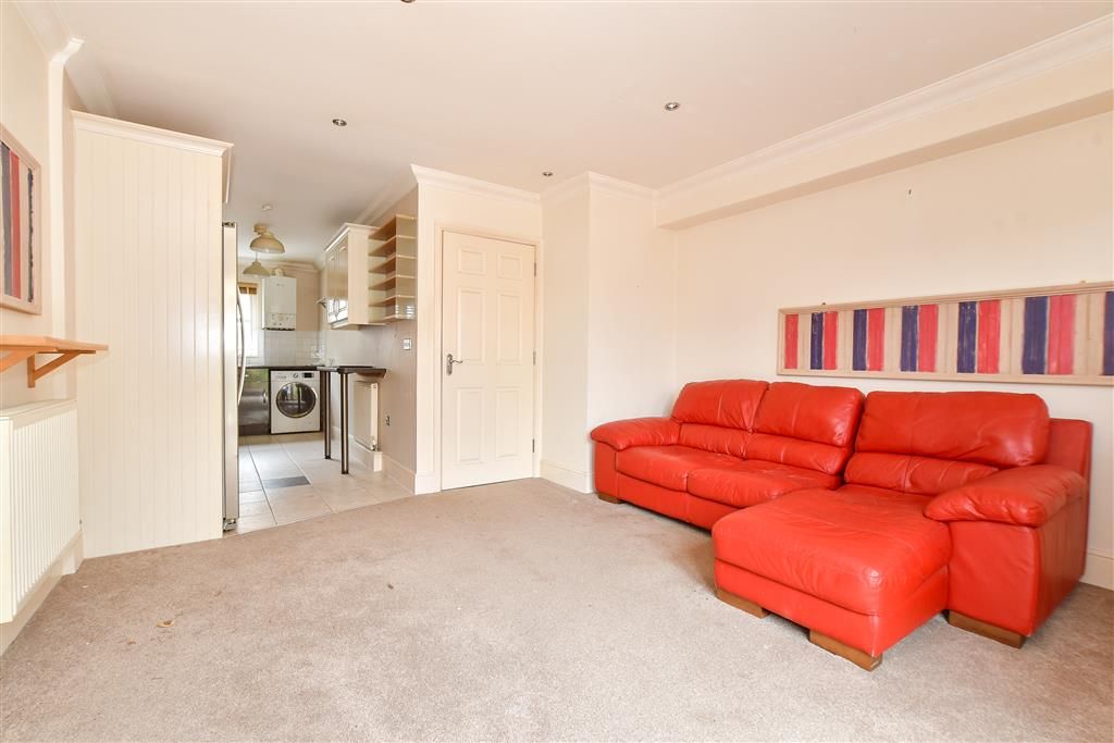 Property photo 2 of 11 Lounge