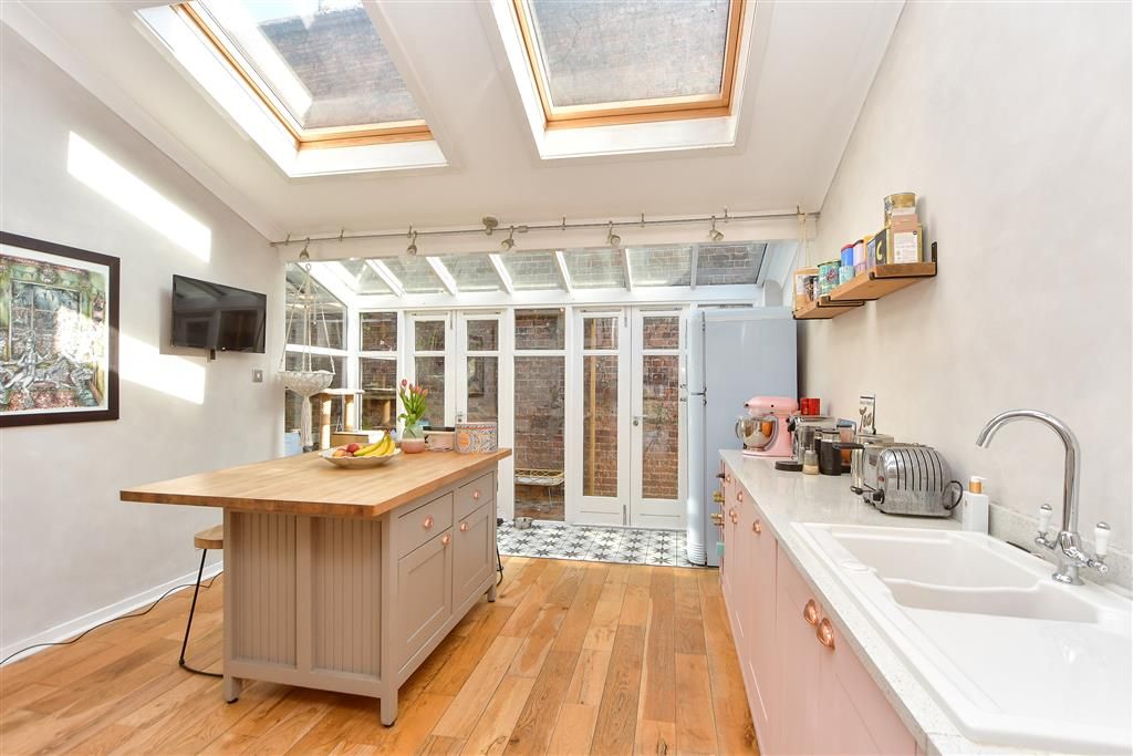 Property photo 2 of 23 Kitchen/Breakfast Room