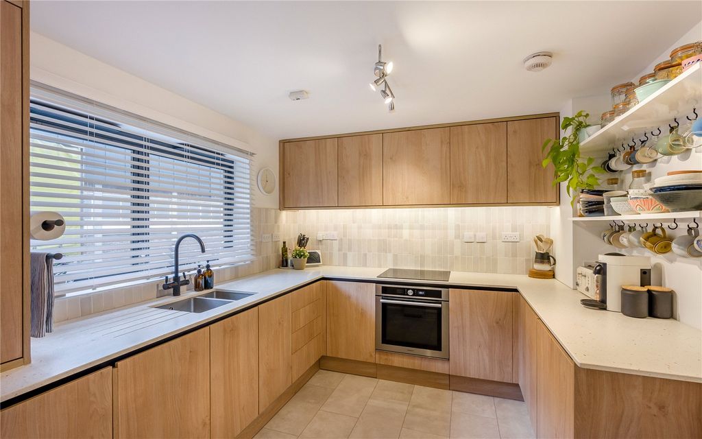 Property photo 2 of 14 Kitchen