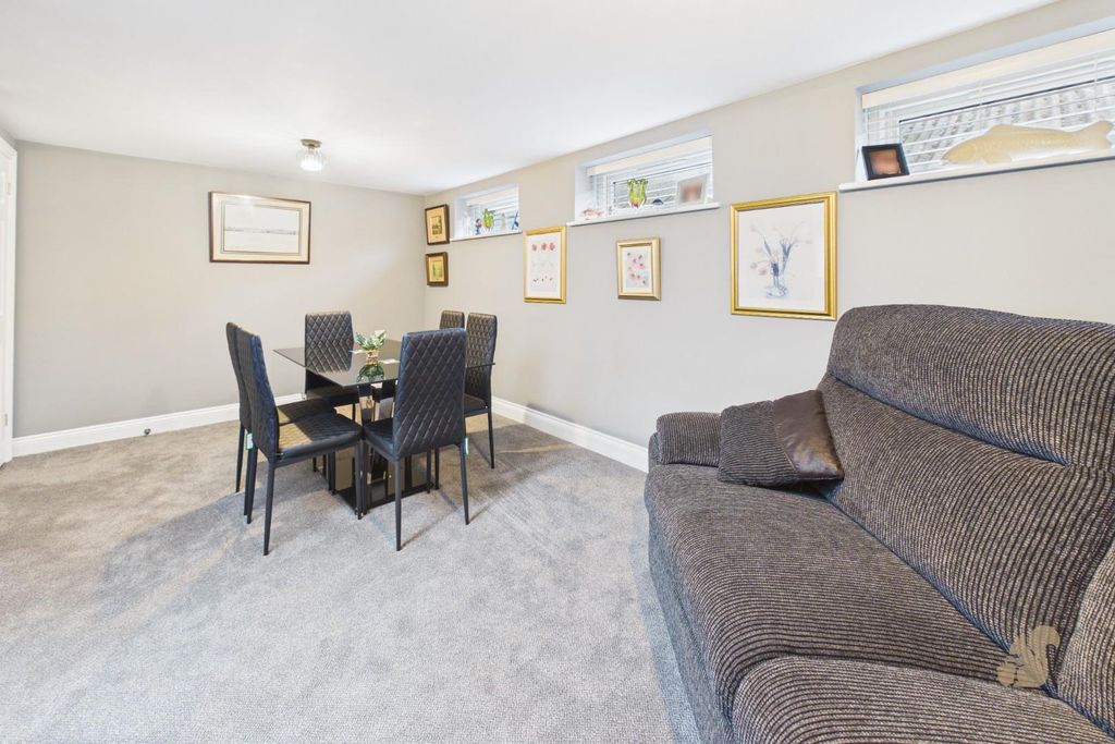 Property photo 3 of 21 Dining Room