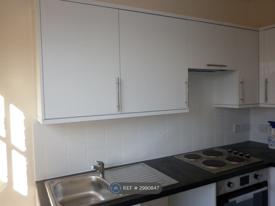 Property photo 2 of 6 Kitchen