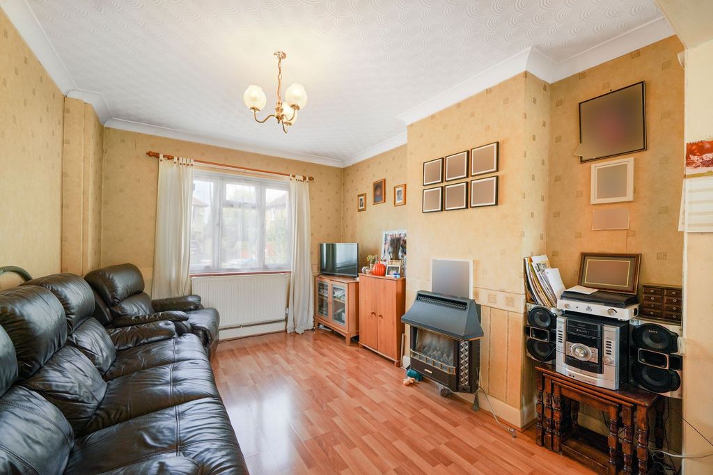 Property photo 2 of 12 10 Stuart Place - Ynjxek2Qihwyvimvg2Rr