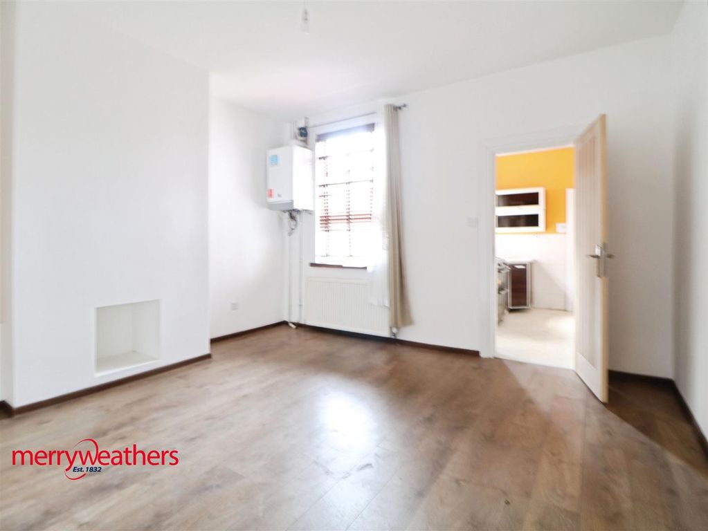 Property photo 3 of 11 Lounge