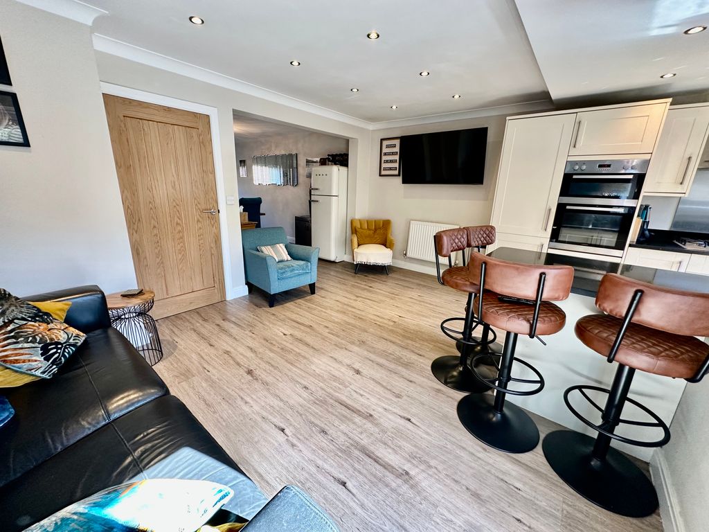 Property photo 3 of 34 Img_2244