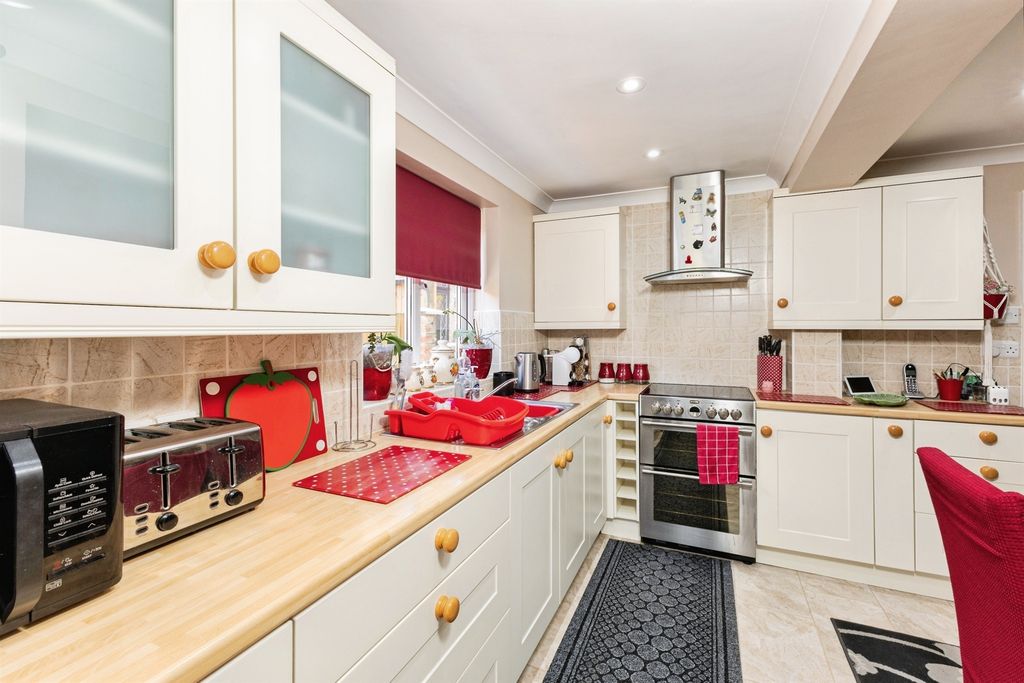 Property photo 2 of 25