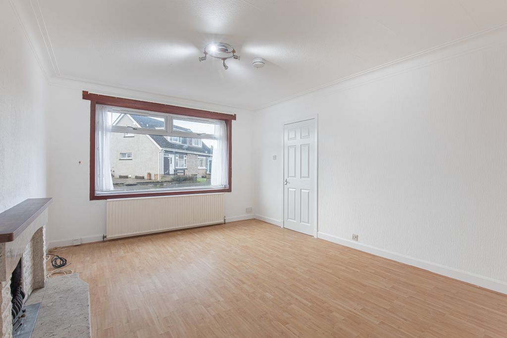 Property photo 3 of 18 Livingangle2