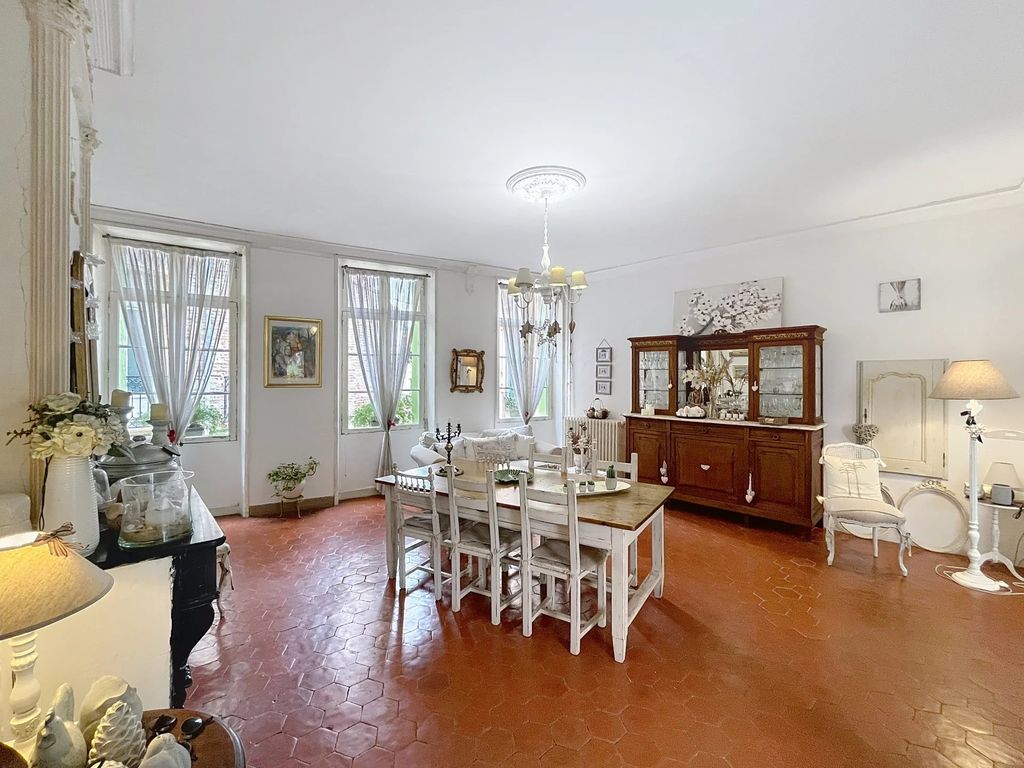 Property photo 2 of 25