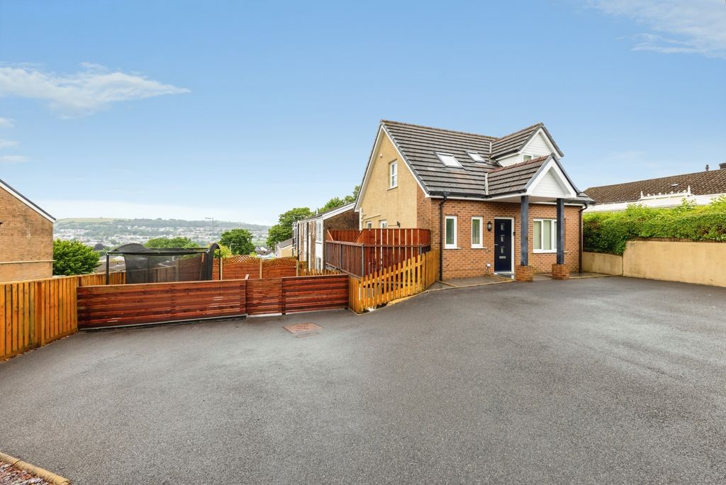 Property photo 2 of 22 Pbox-Img.Jpg