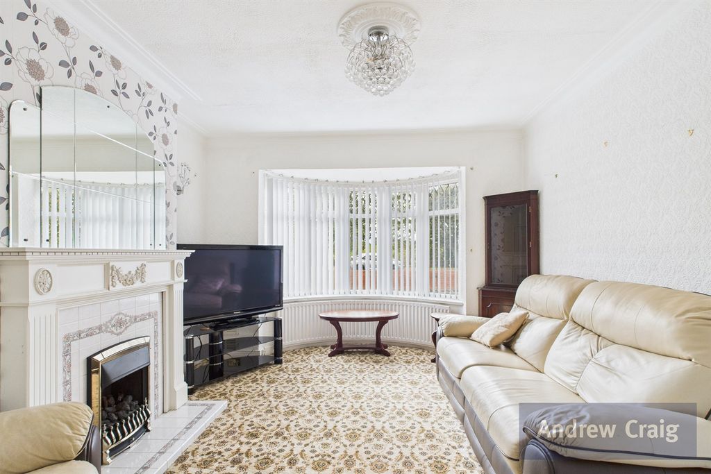 Property photo 2 of 15 Lounge