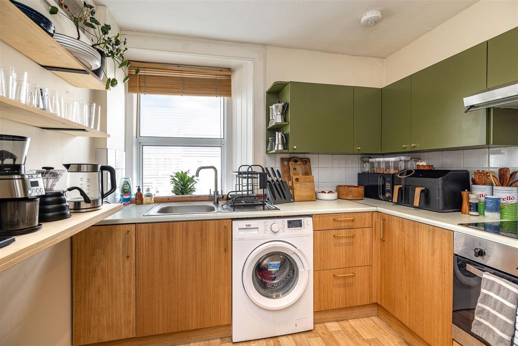 Property photo 2 of 22 14 Market Place Lauder 09.Jpg
