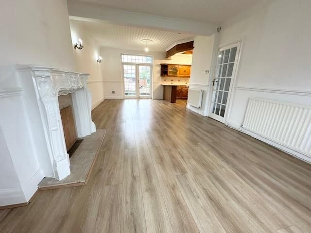 Property photo 3 of 11 Lounge