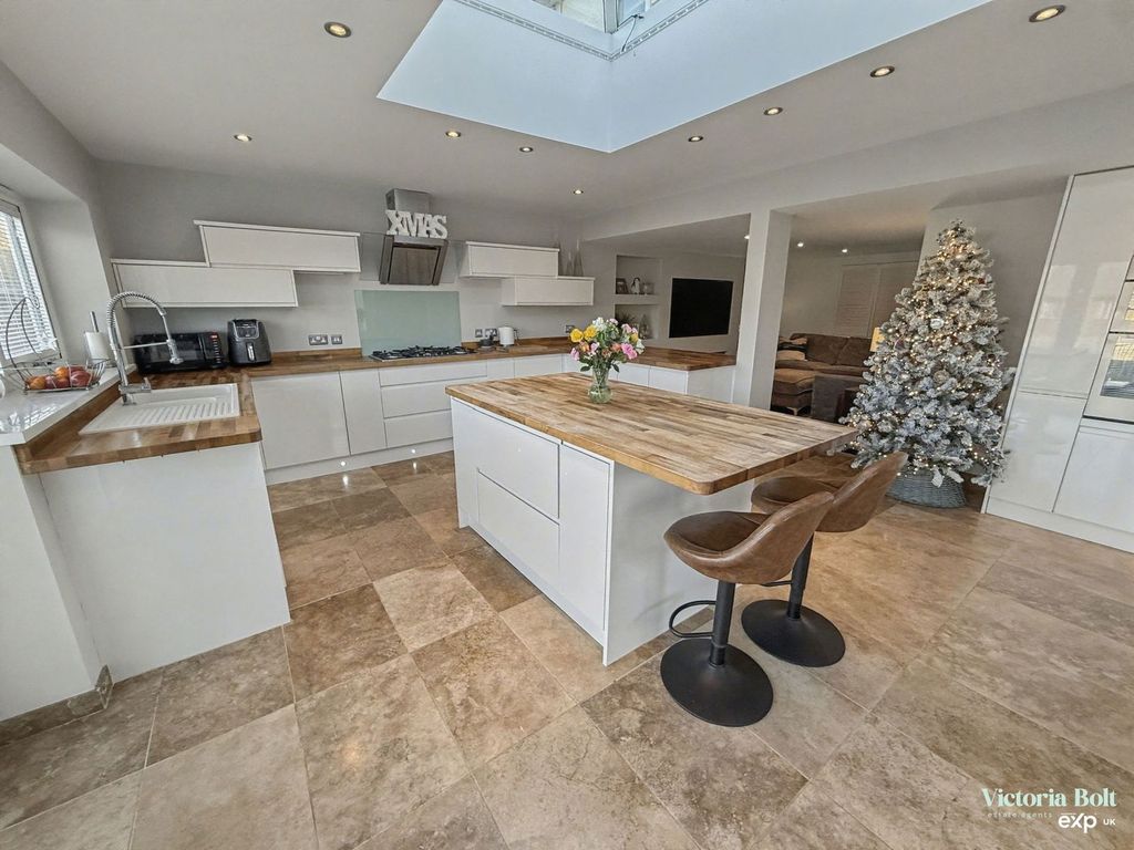 Property photo 3 of 25