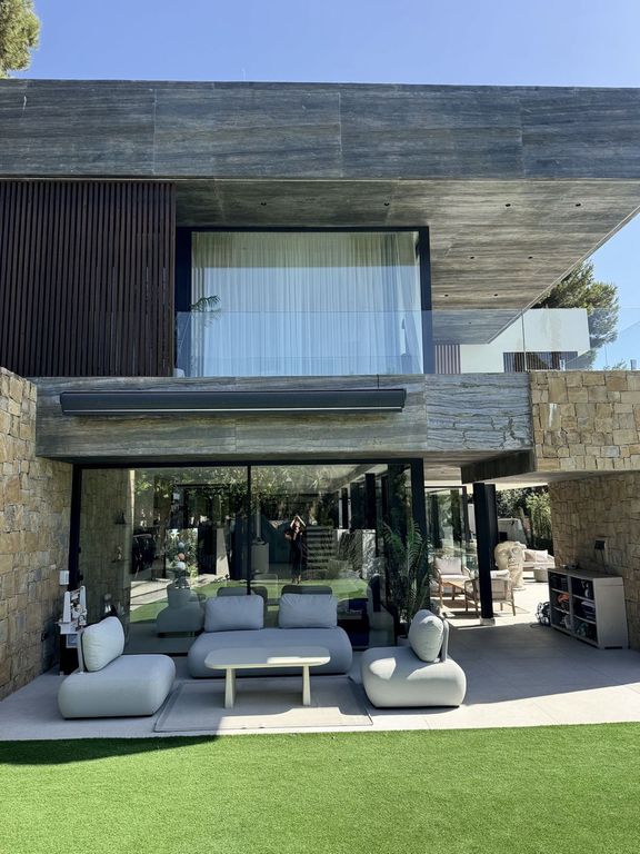 Property photo 2 of 37