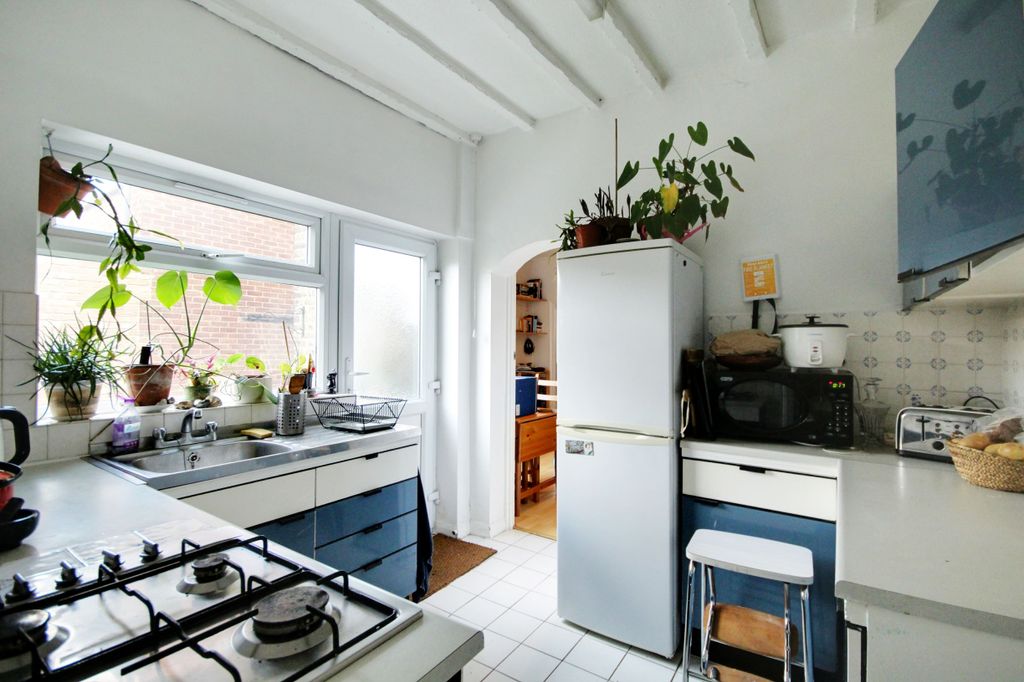 Property photo 2 of 7 Kitchen