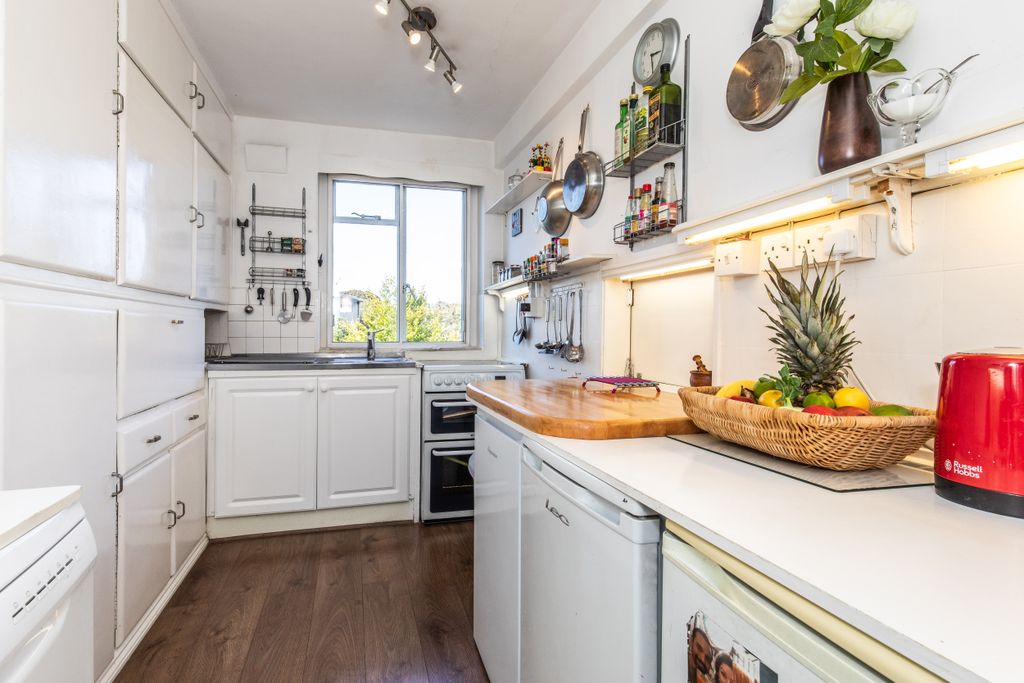 Property photo 2 of 24 73 Wick Hall23