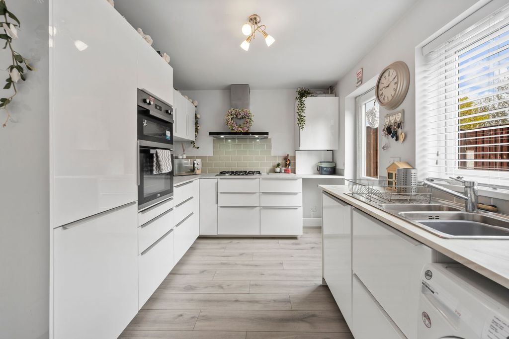 Property photo 2 of 26