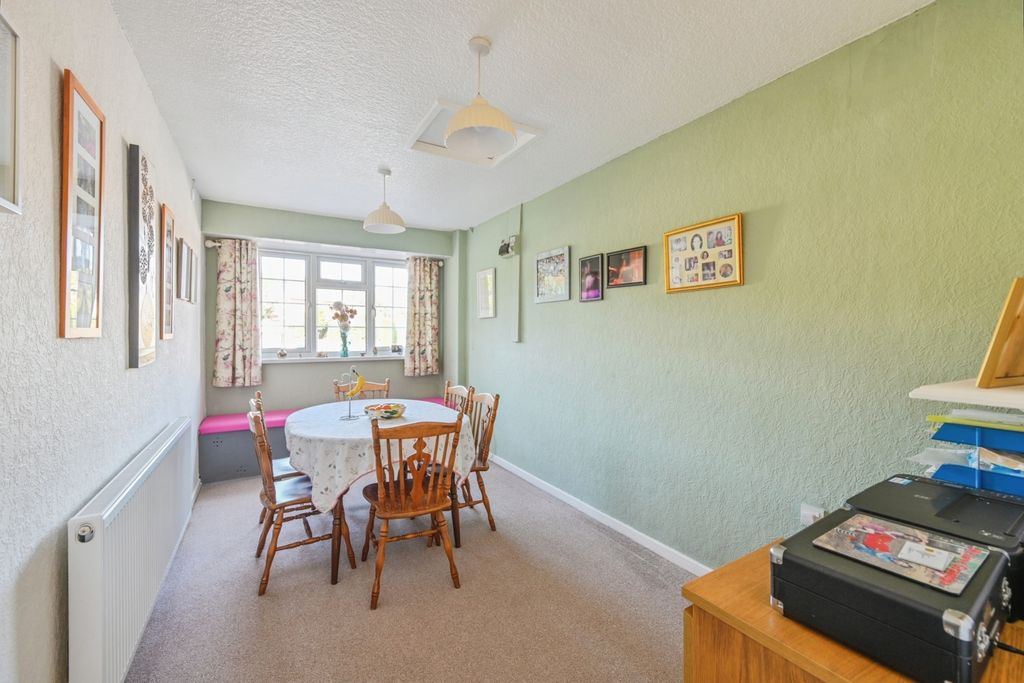 Property photo 3 of 17 Photo